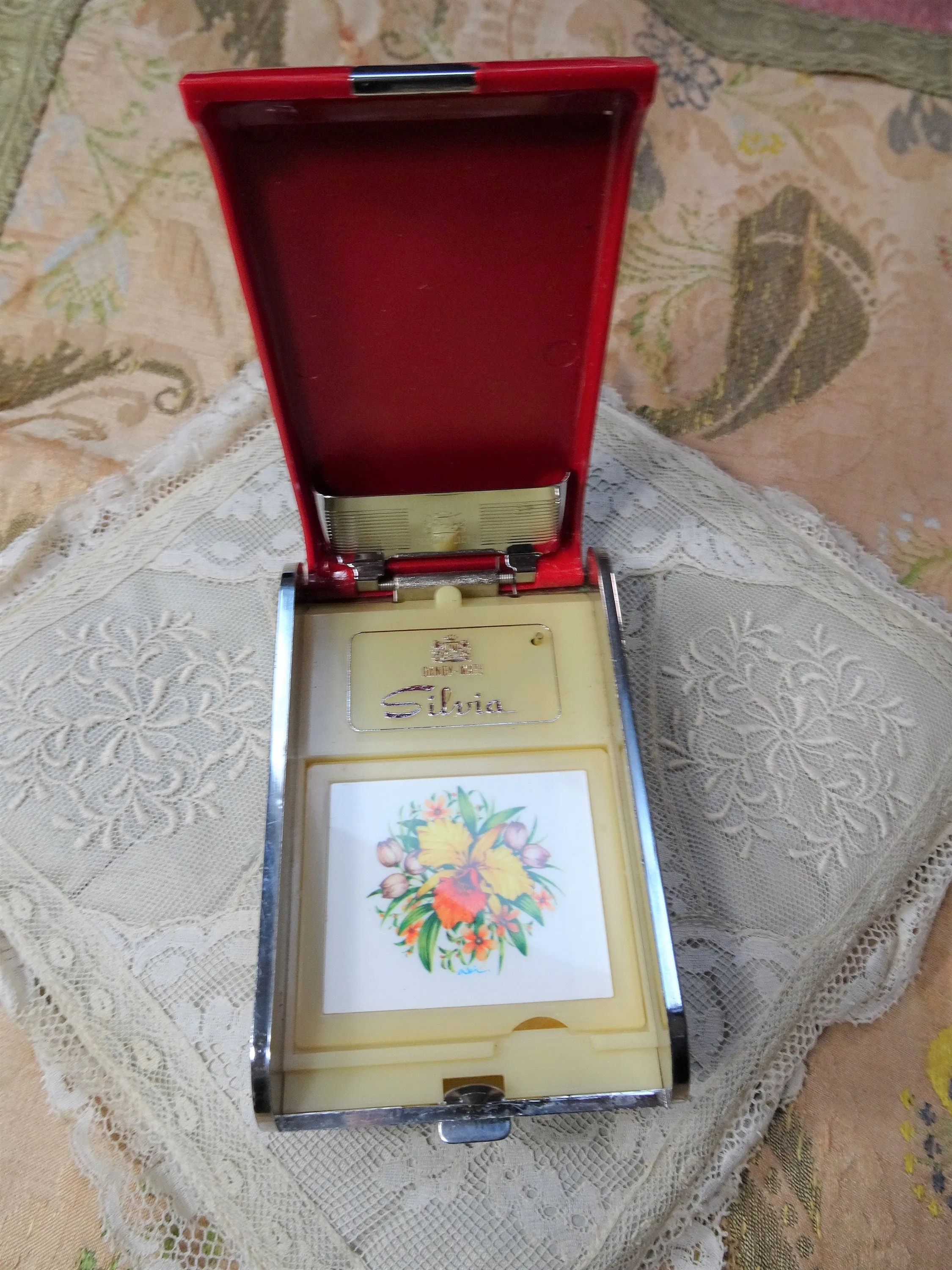 RARE Vintage Musical Powder Compact,Combination Cigarette Case,Dandy Mate Silvia,Music Box,Cigarette Holder,Collectible Powder Compacts